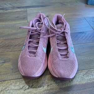 Nike G.T Hustle 3 Men’s 9/ Women’s 10.5